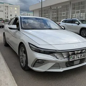 Hyundai Elantra 2025