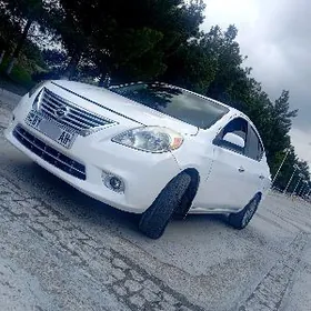 Nissan Versa 2012
