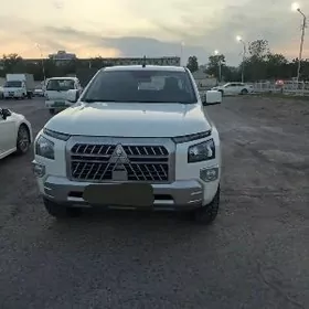 Mitsubishi L200 2025