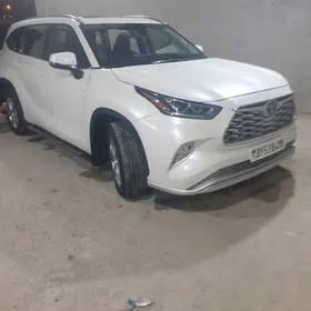 Toyota Highlander 2021