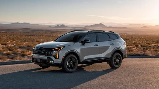 Kia elektromobilleriň rekord satuwyna garamazdan, Sportage bilen Sorento-nyň benzinli görnüşlerini saklap galar