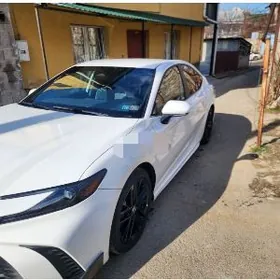 Toyota Camry 2024
