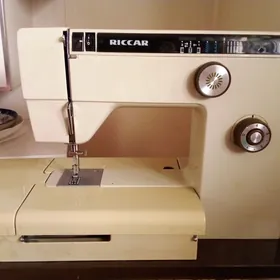 Швейная машина