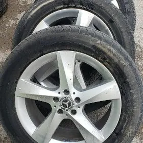 19 Lyk Mersedes diska 2200 M