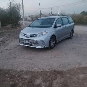 Toyota Sienna 2018
