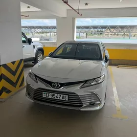 Toyota Camry 2024