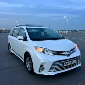 Toyota Sienna 2019