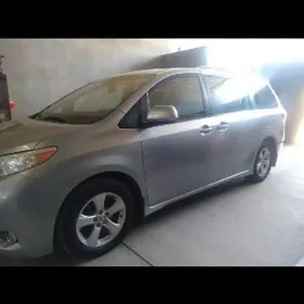 Toyota Sienna 2016