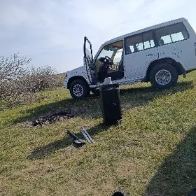 Mitsubishi Pajero 1996