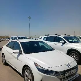 Hyundai Elantra 2022