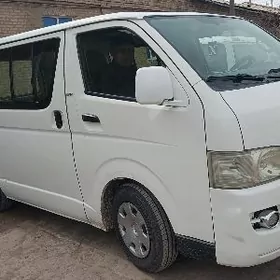 Toyota Hiace 2005