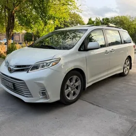 Toyota Sienna 2018
