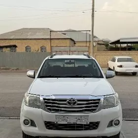 Toyota Hilux 2014