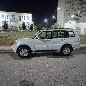 Mitsubishi Pajero 2013