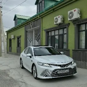 Toyota Camry 2019