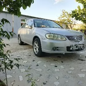 Nissan Sunny 2010