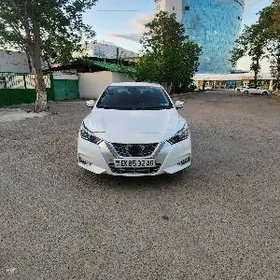 Nissan Versa 2021