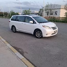 Toyota Sienna 2012