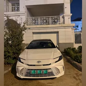 Toyota Camry Hybrid 2025