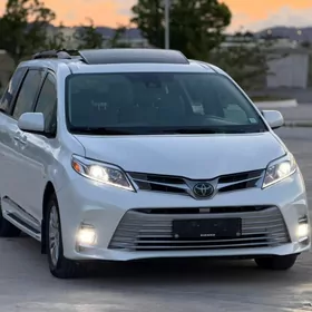 Toyota Sienna 2020