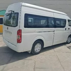 Toyota Hiace 2015