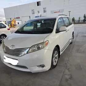 Toyota Sienna 2011