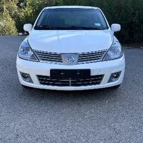 Nissan Versa 2012