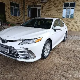 Toyota Camry 2021
