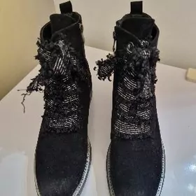 Женские ботинки