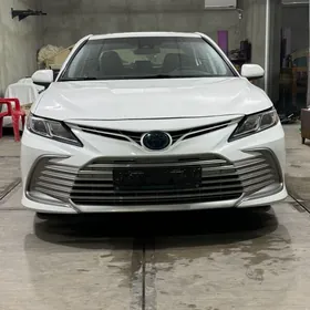 Toyota Camry Hybrid 2021