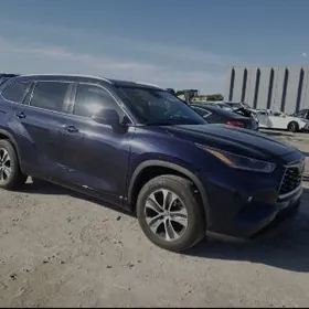Toyota Highlander 2021