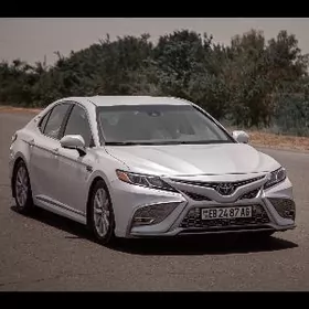 Toyota Camry 2021