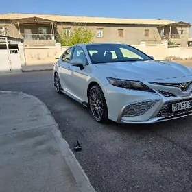 Toyota Camry 2024