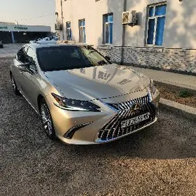 Lexus ES 300h 2022