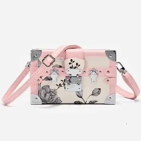 розовая сумка