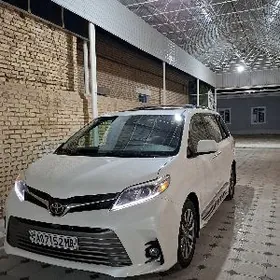 Toyota Sienna 2020