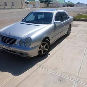 Mercedes-Benz E320 2002