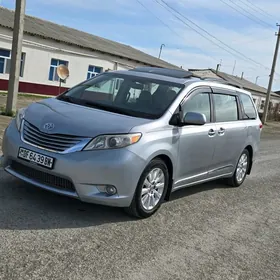 Toyota Sienna 2010