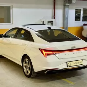 Hyundai Elantra 2022