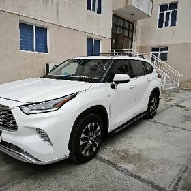 Toyota Highlander 2021