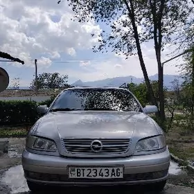 Opel Omega 2000