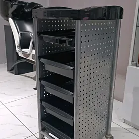 стейшн, помощник парикмахер