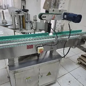 etiketka etiketkleýji enjam