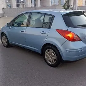 Nissan Versa 2011