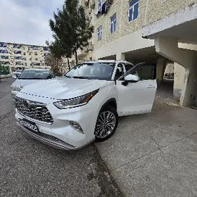 Toyota Highlander 2021