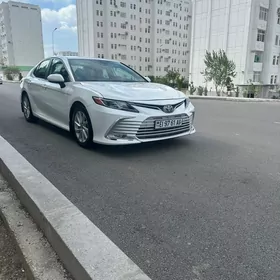 Toyota Camry 2022