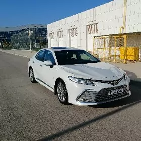 Toyota Camry 2021