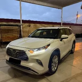 Toyota Highlander 2021