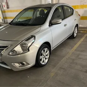 Nissan Versa 2015