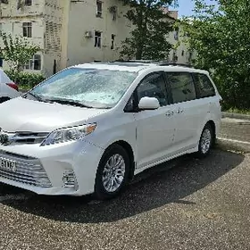 Toyota Sienna 2018